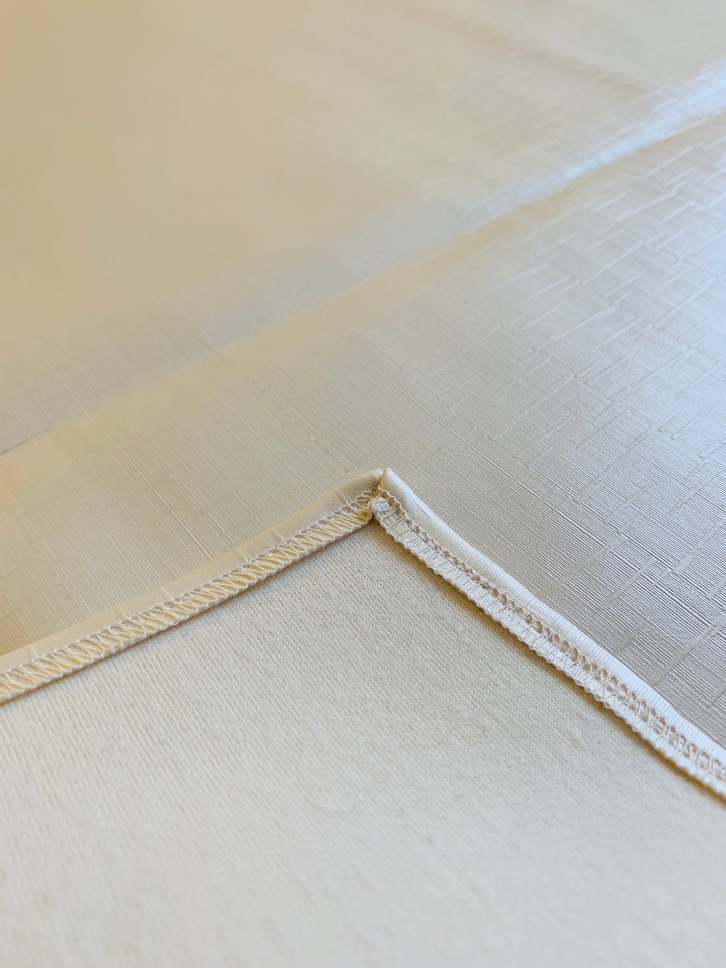 Pearl White Waterproof Stain Resistant, Stain Proof, Magic Tablecloth. Pu Leather/pvc Faux Leather.