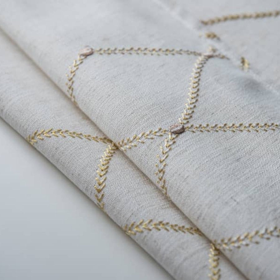 Golden classic embroidered on beautiful soft waterproof linen + 2 Matching pillowcases.